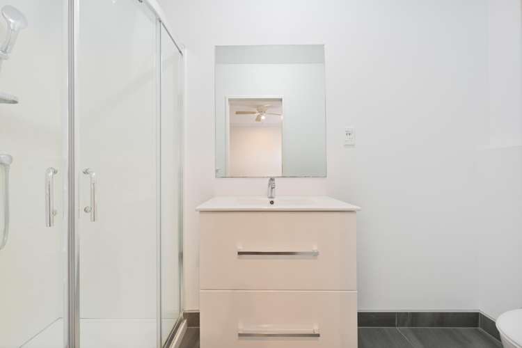 129 Riverpark Crescent Henderson_34