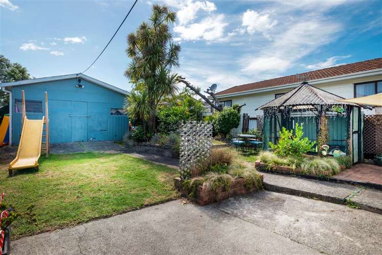 92a Lake Road Narrow Neck_8