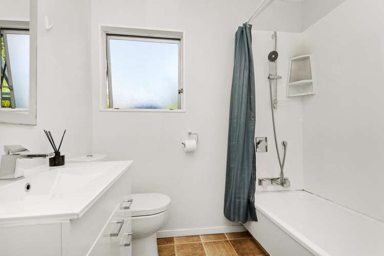 18 Mataura Grove Wainuiomata_9