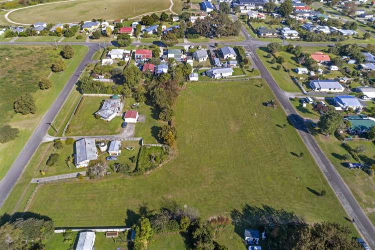 1 Adventure Street Tolaga Bay_9