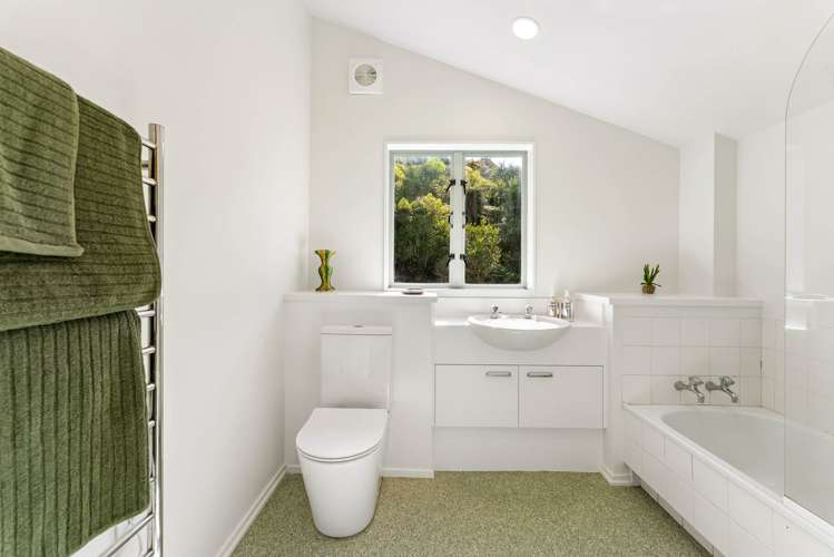 4 Puketutu Rise Hillsborough_35