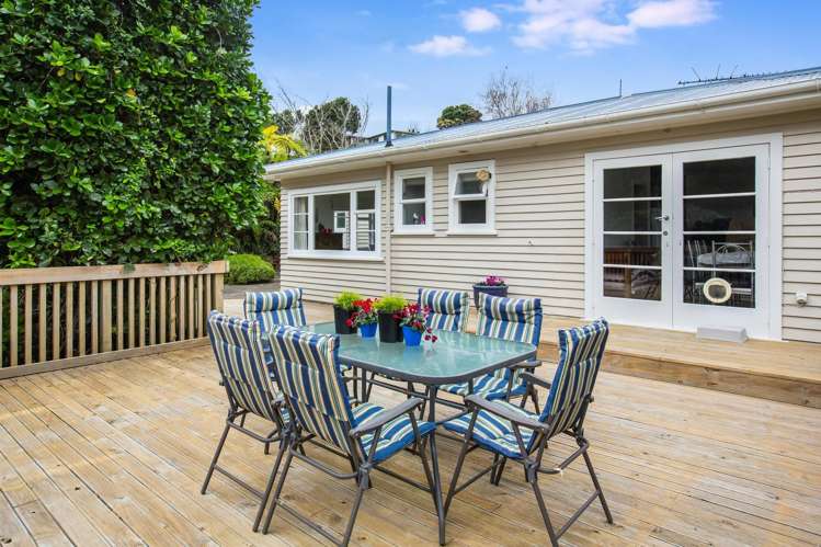 17 Kiriwai Road Paremata_15