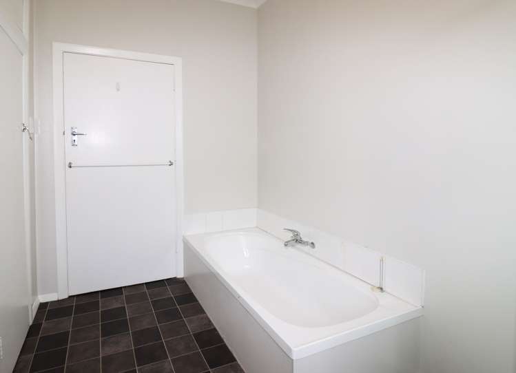 204 High Street South Carterton_17