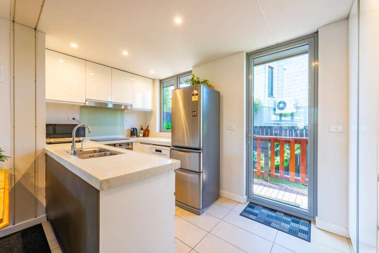 34 Hill View Crescent Highfield_4