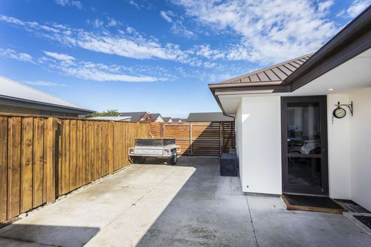 91 Carnaveron Drive Lincoln_17