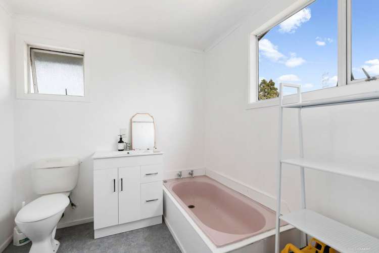 61b Cobham Crescent Kelston_9