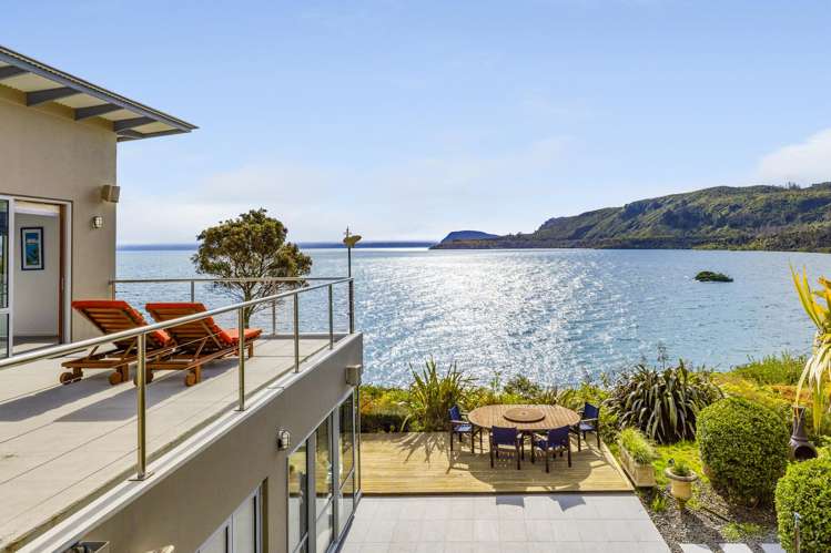 26 Whakamoenga Point Acacia Bay_24