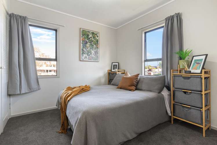 2/1 Silverstone Place Henderson_9