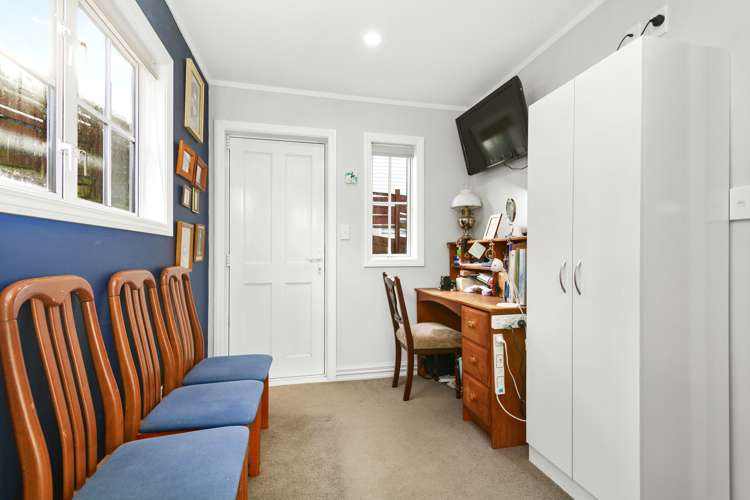 74 Kiwi Crescent Tawa_8