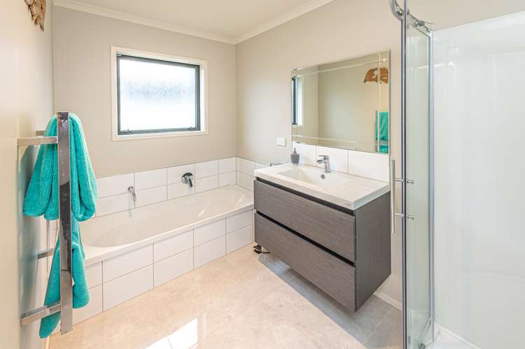 33 Magnolia Crescent Tawhero_3