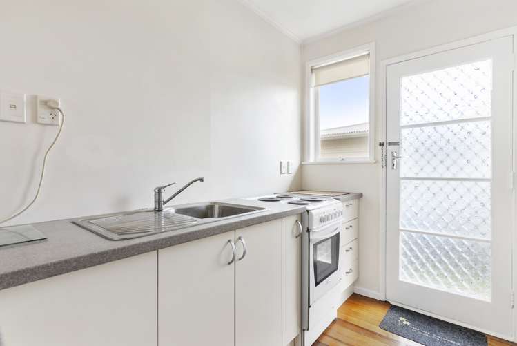 2/11 Preston Avenue Mount Albert_6