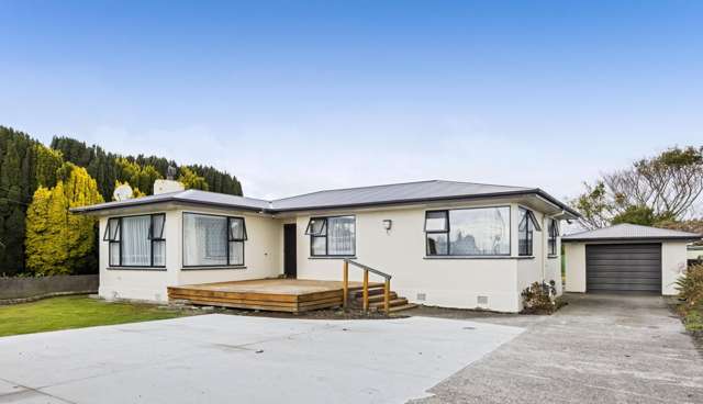 A Home That Delivers - Rural Views Included