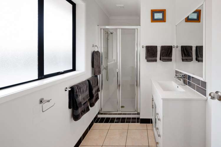 6 Limousin Place Grandview Heights_16