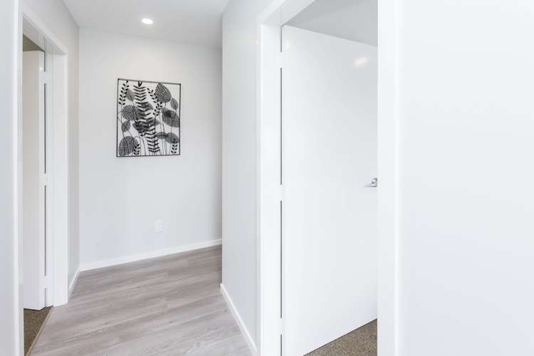 11 Richard Grove Stokes Valley_5