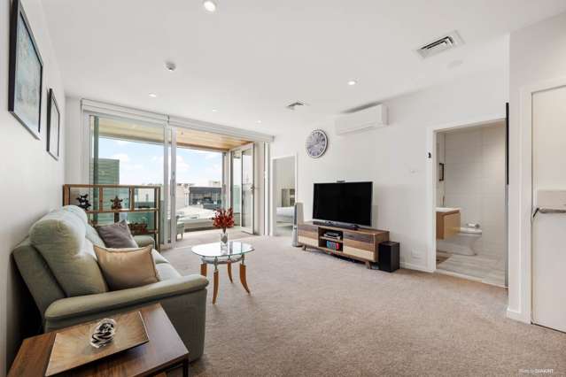 Luxury Apartment Must Sell! Owner Moving to Oz