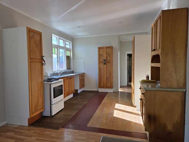 Price Reduction!! Vendor Says Sell!!