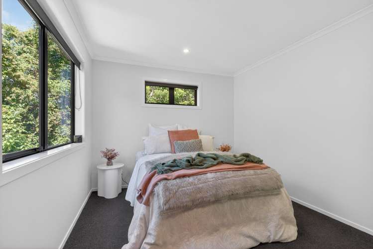 15B Rowe Parade Wainuiomata_11