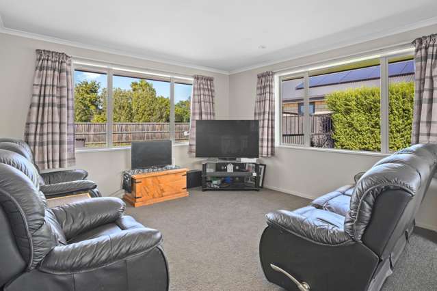 8/17 Wineberry Avenue Amberley_4