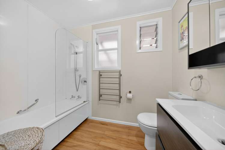 8 Oxford Street Lansdowne_11