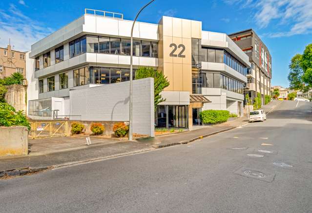 Buyers vie for keys to versatile city fringe office site