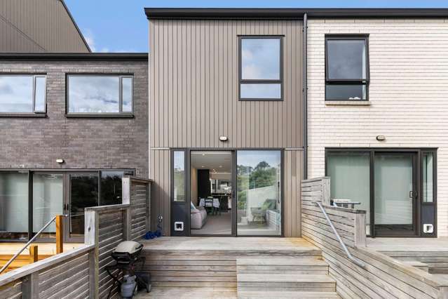 Modern, Sun Drenched Easy Living