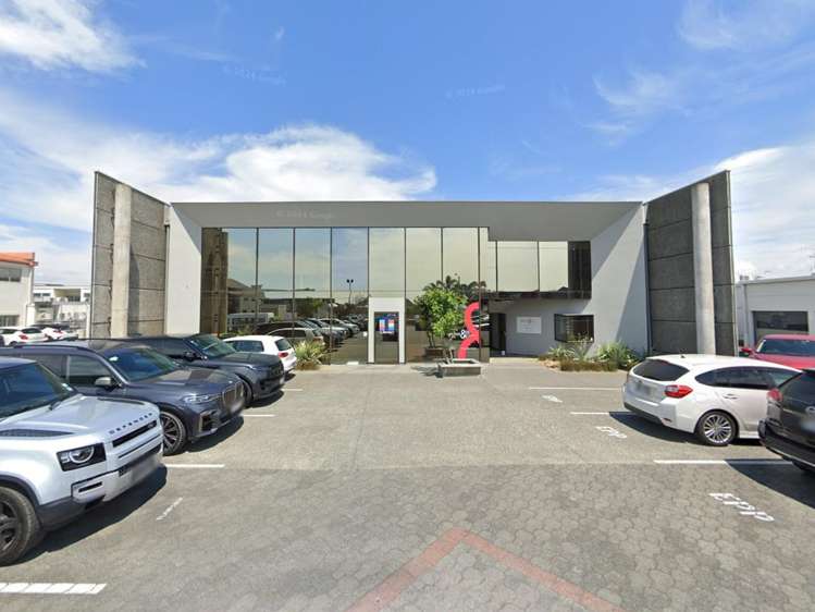 207 Avenue Road East_0