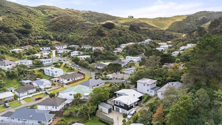 5 Chaucer Way Karori_11