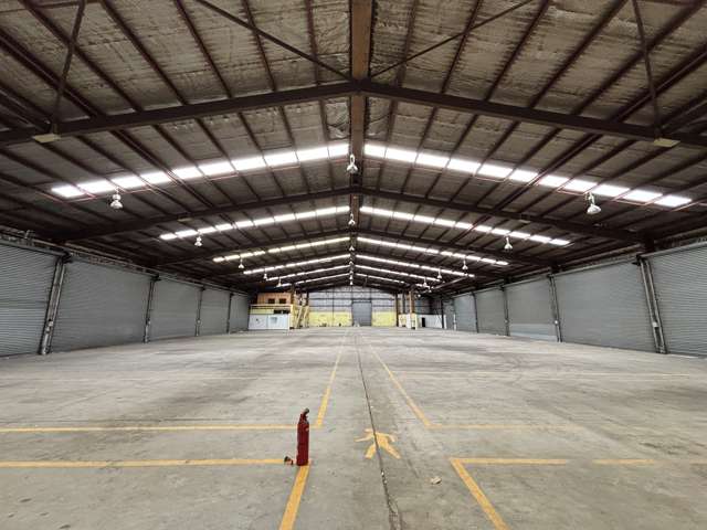 Warehouse with yard,  office & showroom