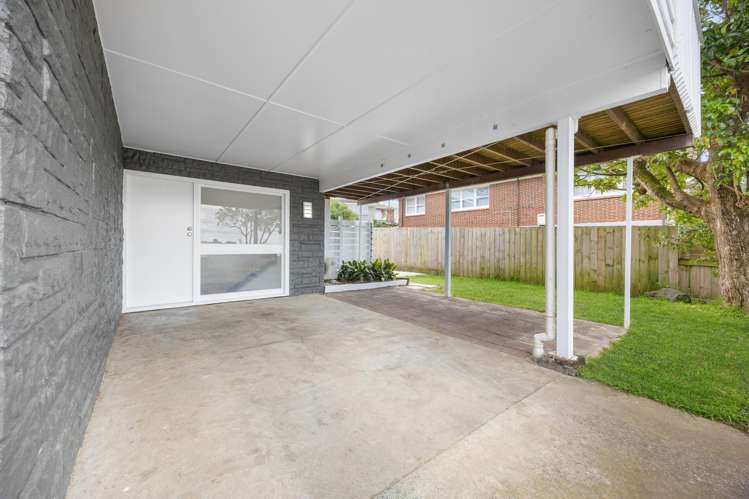 8 Portadown Avenue Pakuranga Heights_24