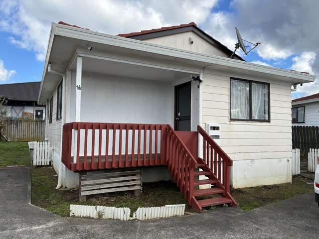 3-Bedroom Home in Flat Bush – Available Now!