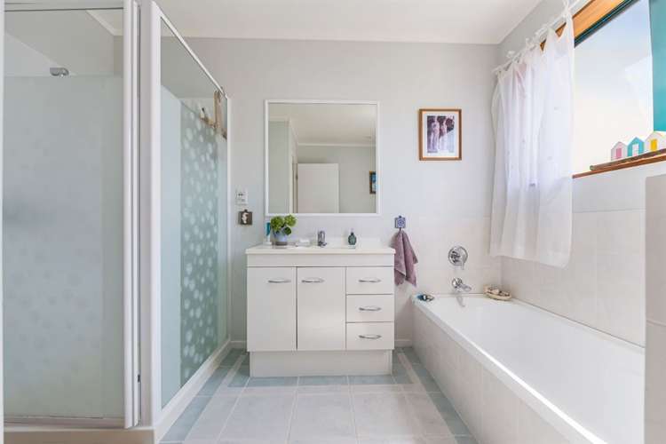 8 Angel Way Stanmore Bay_17