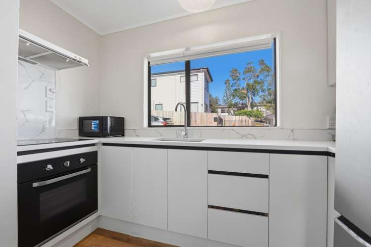 2/38 Leo Street Glen Eden_9
