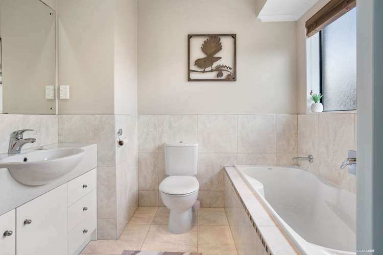 27 Stranraer Crescent Wattle Downs_24