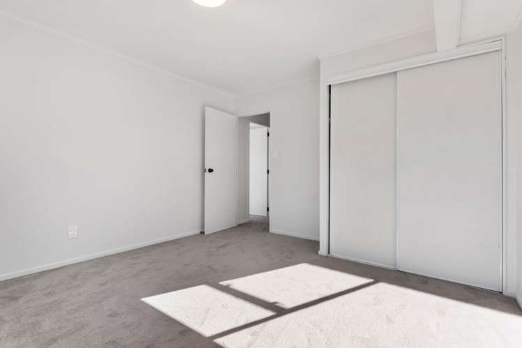 8/4074 Great North Road Glen Eden_11