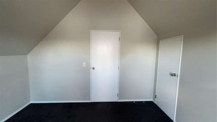 8D Inverness Avenue Hamilton East_13
