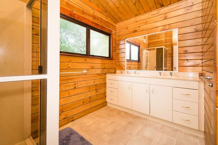 627 East Coast Road Browns Bay_14