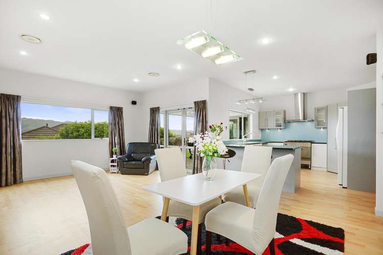 15 Paparoa Crescent Aotea_9