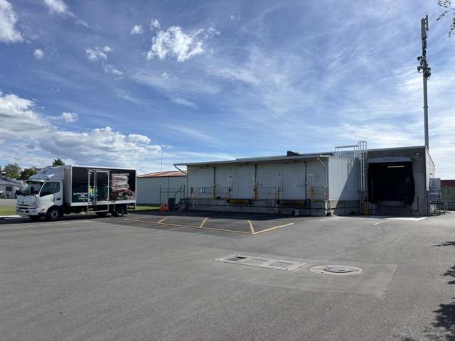 Tenanted warehouse with chiller & loading dock