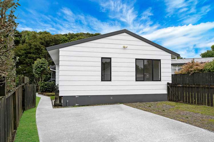 77 Meadowvale Rise Titirangi_24