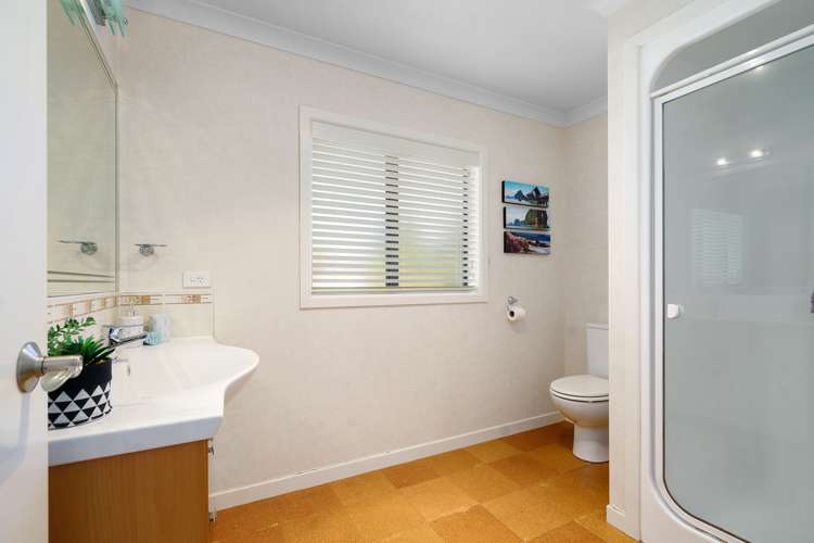 200 The Oaks Drive Leamington_12