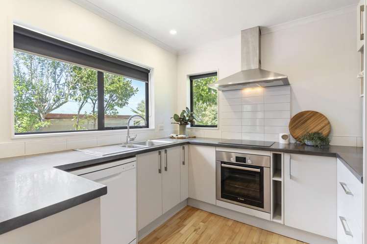 3/599 Glenfield Road Totara Vale_4