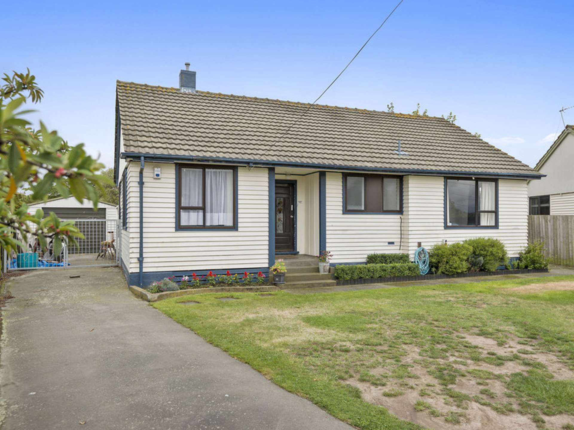 12 Avro Crescent Hornby_0