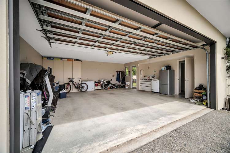 354 Bridge Valley Road Wakefield_16