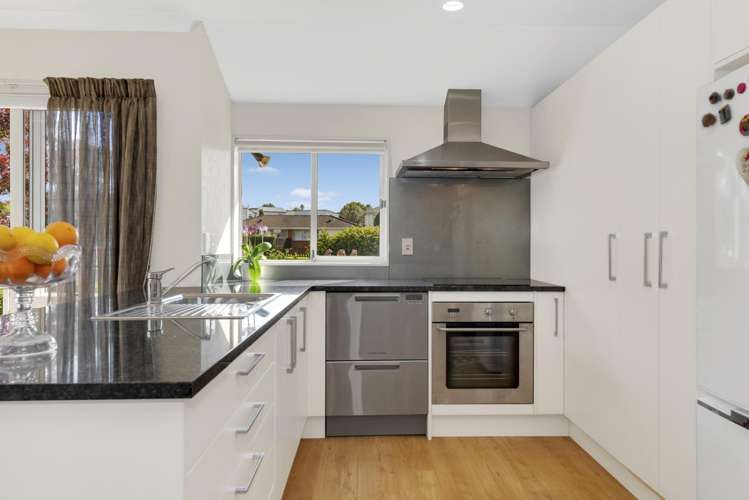 24a Orinda Close Botany Downs_8