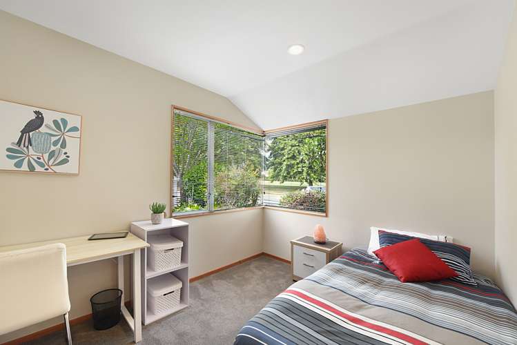 1 Stead Crescent Stoke_16