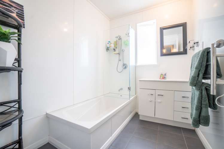 46 Kingswood Street Takaro_13