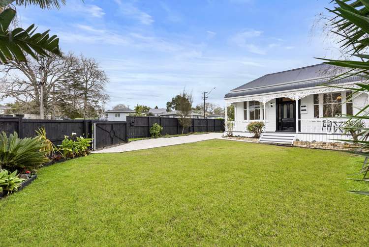 54 Eskdale Road Birkdale_13