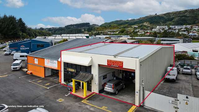 Commercial workshop - front and centre