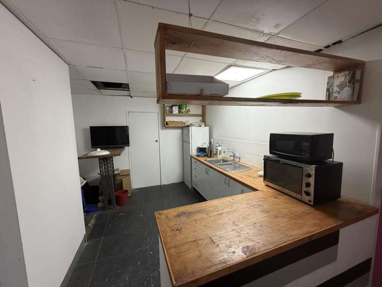 Front Tenancy, 46 Wharf Road Te Atatu Peninsula_11