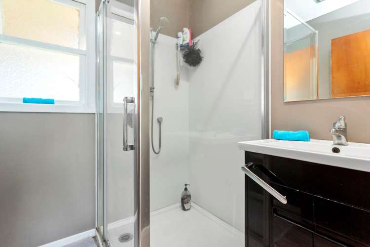 26 Crown Crescent Otara_17